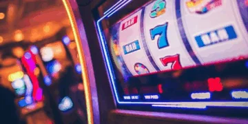 Online Casinos vs. Land-Based Casinos: Pros and Cons